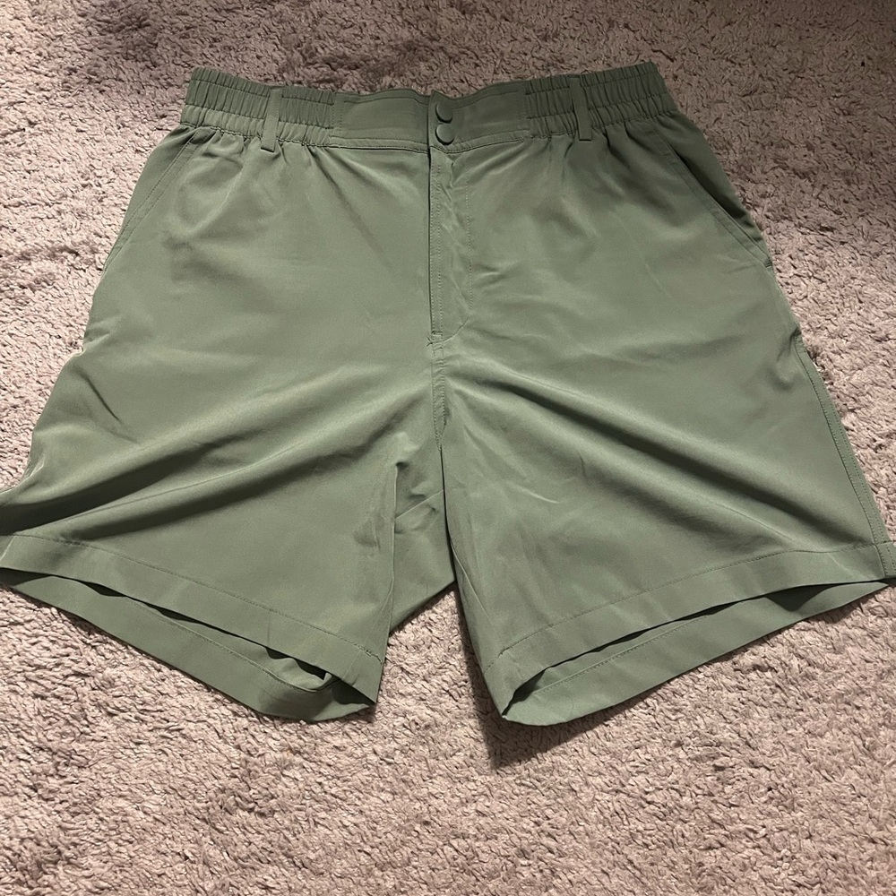 BURLEBO Olive green shorts